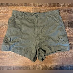 Hollister Women's Green Cargo Shorts